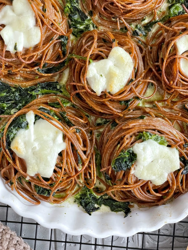 Einfaches Rezept für Spaghetti-Spinat-Nester